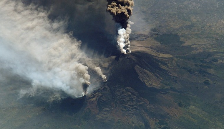 Erupción del Etna estremece a Catania